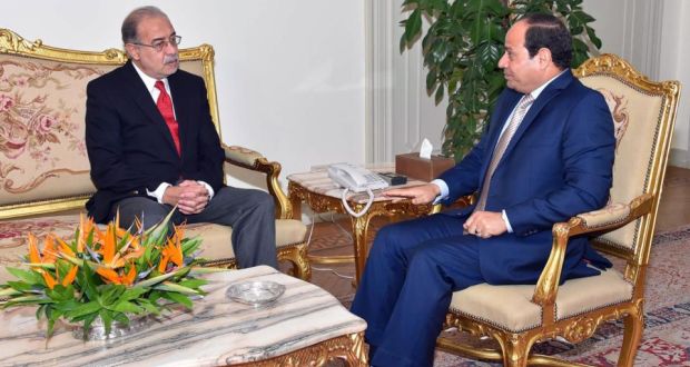Outgoing oil minister Sharif Ismail meeting with Egyptian president Abdel Fattah al-Sisi at the presidential palace in Cairo. Photograph: AFP/Getty Images
