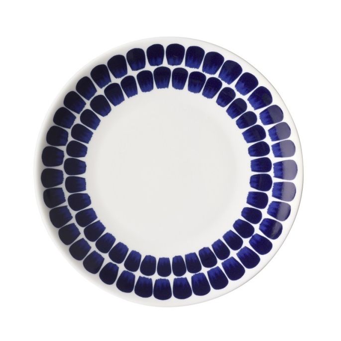 Arabia Finland’s simple and fresh Tuokio range was first introduced 21 years ago and has stood the test of time thanks to the cobalt blue pattern. This 26cm plate costs €27.50 from UK-based Cloudberry Living (cloudberryliving.co.uk).

