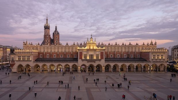 La place du marché principale de Cracovie, Pologne. Photographie: Andreas Meichsner / The New York Times