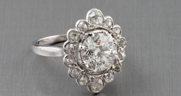 A 3.08ct diamond cluster ring, €24,000- €26,000