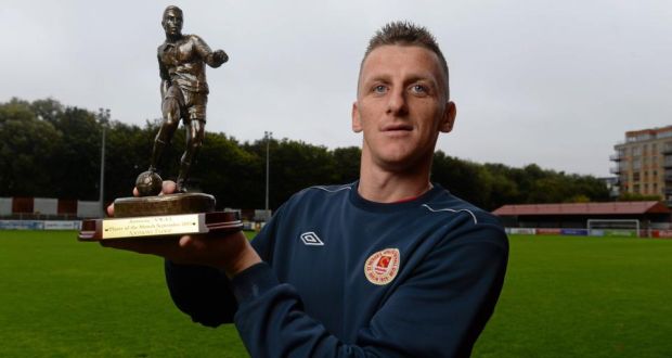 St. Patrick’s Athletic’s Anto Flood with the Airtricity/SWAI Player of the Month Award for September 2013. Photograph: David Maher/Sportsfile 
