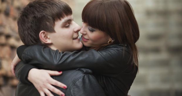 The bisexuality dating dilemma - BBC News