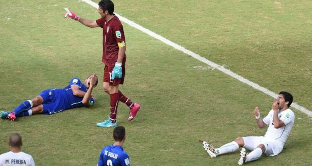 Italy’s Giorgio Chiellini claims he was bitten by Uruguay’s Luis Suarez yesterday. Photograph: EPA