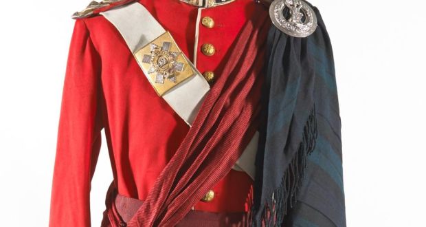 A levée dress uniform with the rank insignia of a colonel, “accompanied by the appropriate kilt, sporran, plaid, trousers, cross-belt with plate, stockings and kid gaiters”, to be auctioned in Dublin on November 8th