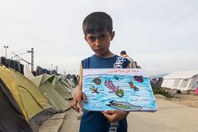 The writing says "many children drown in the sea".

