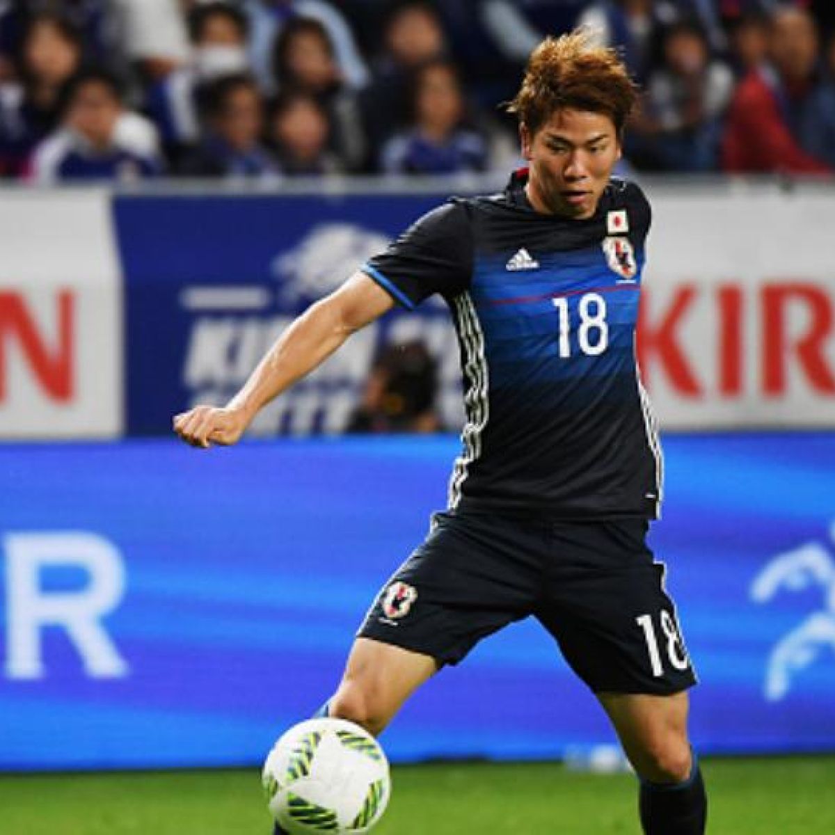 Arsenal Sign Japanese Striker Takuma Asano