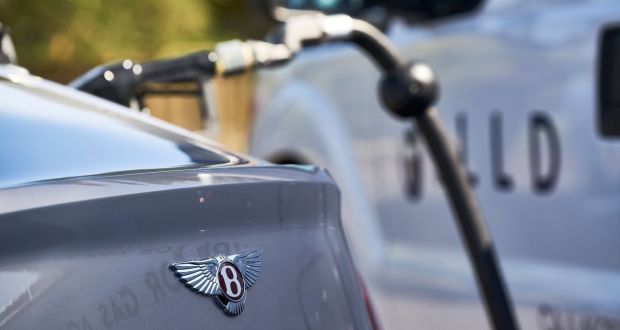 As part of Bentley’s Connected Car Strategy, it’s introducing a trial partnership in California with private fuelling company Filld. Filld already operates an app-based service that lets you call a compact tanker van out to your location to refill your fuel tank, saving you the hassle of going to the petrol station.