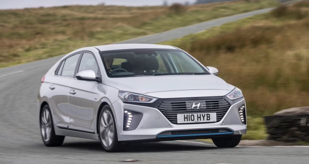 Boekwinkel Stereotype verdacht Hyundai introduces Ioniq electric car and names i30 price