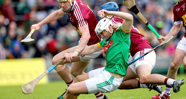 Westmeath’s Aaron Craig and Tommy Gallagher battle with Gavin McGowan of Meath for the sliotar. Photo: Bryan Keane/Inpho