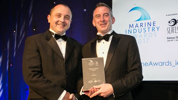 Jim O'Byrne, General Manager, SEFtec NMCI Offshore & GAC Maritime Training presents the Offshore Ireland Award to Dr Andrew McCarthy, Woodside.