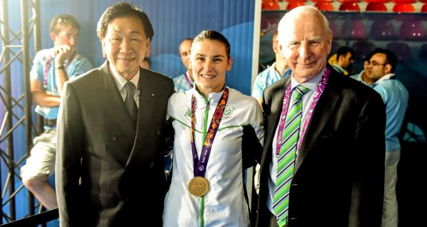 AIBA president Dr Ching-Kuo Wu, left, with Katie Taylor and former OCI president Pat Hickey. Photo: Stephen McCarthy/Sportsfile