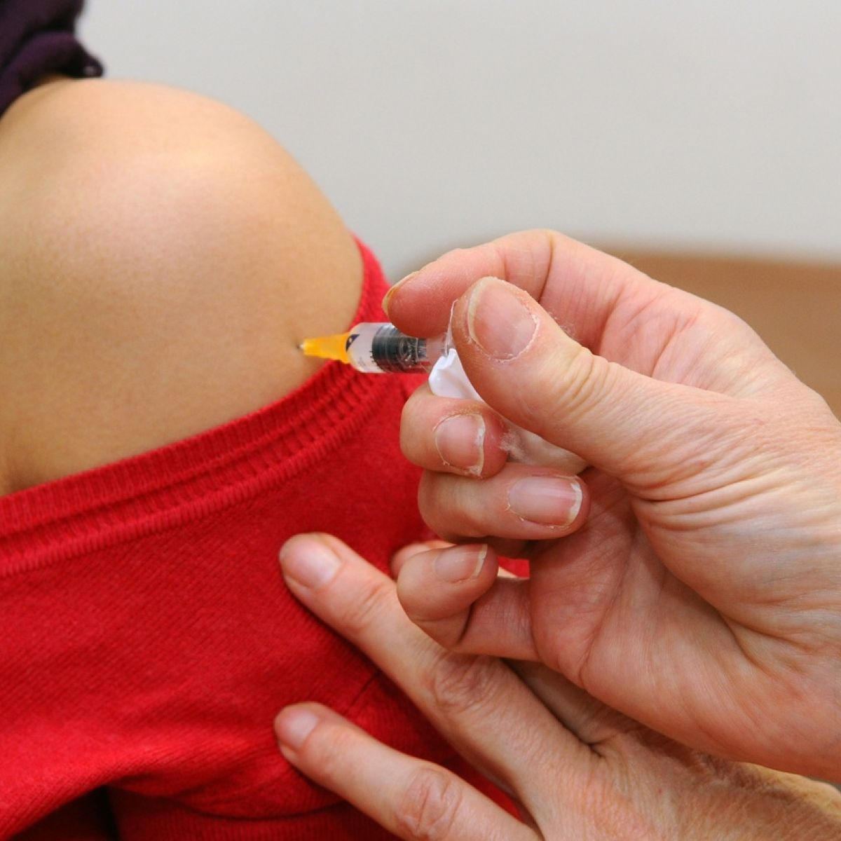 hpv vaccine side effects back pain