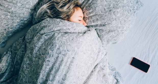 Should you get up early or sleep in during winter holidays?