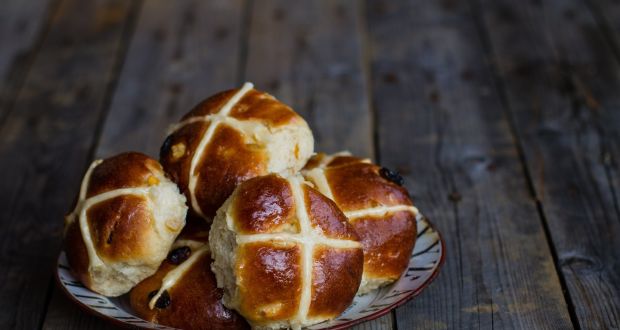 As long as you stick to the same proportions, you can put just about anything in a hot cross bun