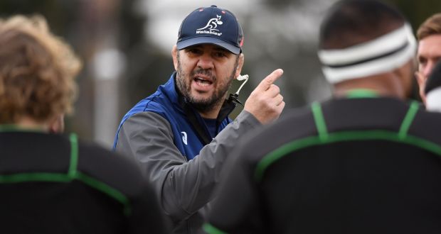 Australia coach Michael Cheika speaks to his players during a training session, ahead of their second Test match against Ireland. Photo: William West/Getty Images