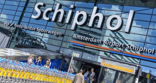 At Schiphol airport, Viktor Zelenkin and his 14-year-old son Maksim were handcuffed so that they wouldn’t be able to physically resist being put on the aircraft.