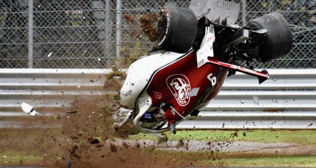 Marcus Ericsson of Sweden driving the (9) Alfa Romeo Sauber F1 Team C37 Ferrari crashes during practice for the Italian Grand Prix at Monza. Photo: Getty Images/Getty Images