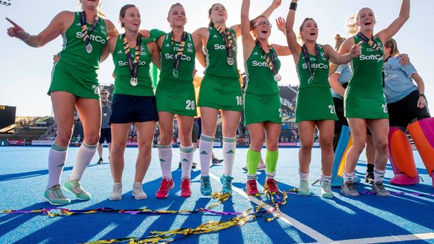 Ireland hockey players celebrate with their silver medals. Photo: Morgan Treacy/Inpho