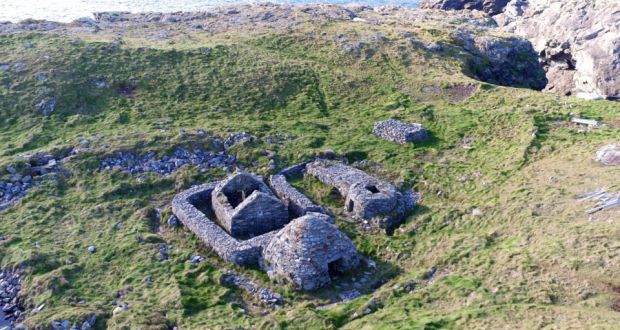 High Island is home to a monastic settlement and an intact stone beehive hut. 