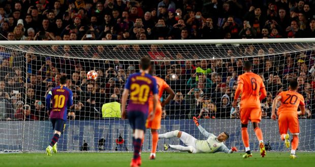 Lionel Messi scores a penalty to put Barcelona 1-0 up in their Champions League last-16 second leg clash with Lyon at the Camp Nou. Photo: Juan Medina/Reuters