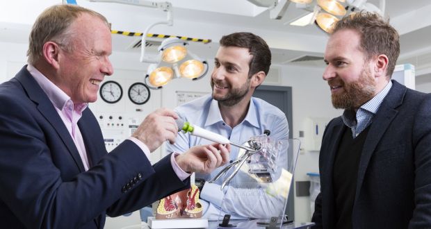 Signum Surgical scientific advisory board member Mark Regan with chief executive Moshe Zilversmit and Eoin Bambury, co-founder and chief technology officer. Photograph: Business Wire