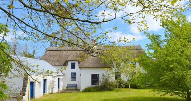 Thatch Life What It S Like To Live In A Classic Irish Country Cottage