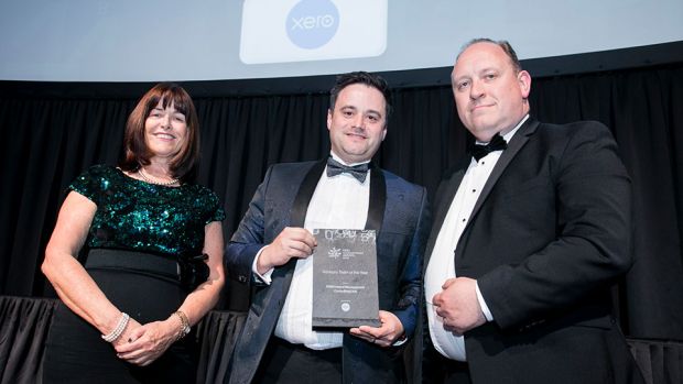 Glen Foster, Director, Xero, presents the Advisory Team of the Year award to Catherine Corcoran & Terry McAdam, RSM Ireland Management Consulting Unit.