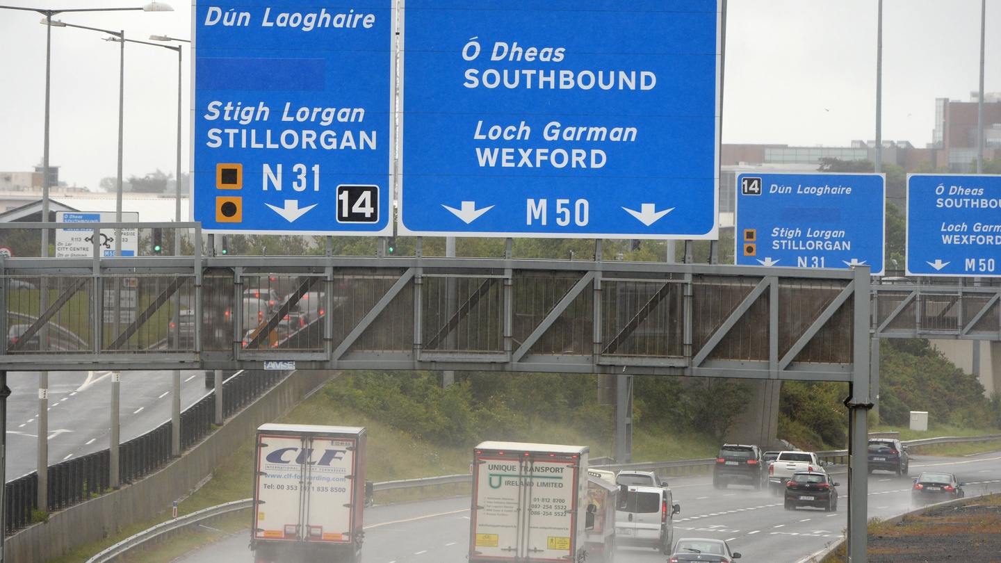 Трафик 11. Ирландия дорожное знаки и символы.