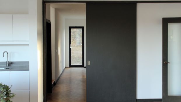 Sliding door, Scullion Architects