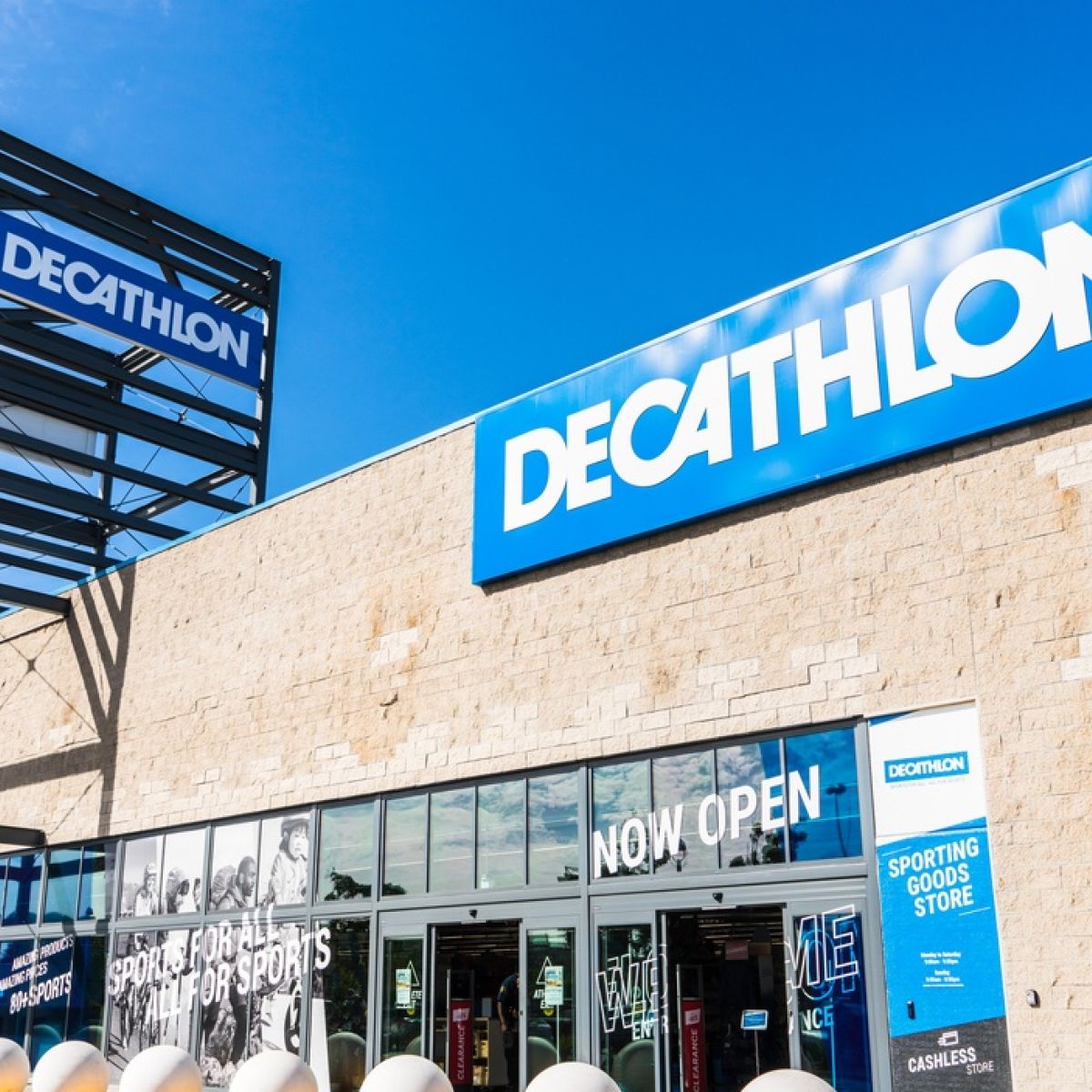 decathlon opening hours today