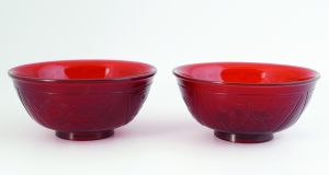 Lot 193, two Chinese Qing Peking glass bowls (€400- €600) 