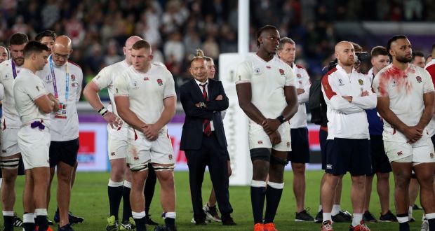 Eddie Jones stands with his players following the defeat to South Africa in the 2019 Rugby World Cup final Yokohama Stadium. Photograph:  David Davies/PA Wire