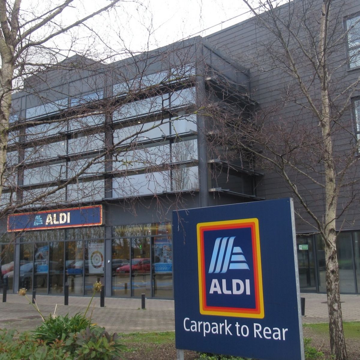French investment giant pays 5.6m for Aldi store in Cork