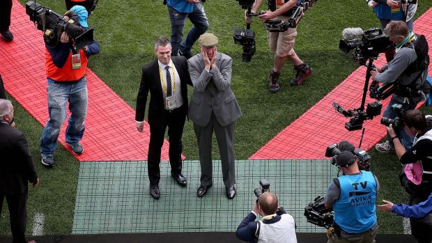 Charlton is introduced to the crowd before the the friendly between Ireland and England in 2015. Photo: Donall Farmer/Inpho