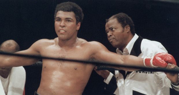 Muhammad Ali stands between rounds next to cornerman Drew Bundini Brown during the heavyweight championship against Earnie Shavers at Madison Square Garden on September 29th, 1977 in New York. Photo: Robert Riger/Getty Images