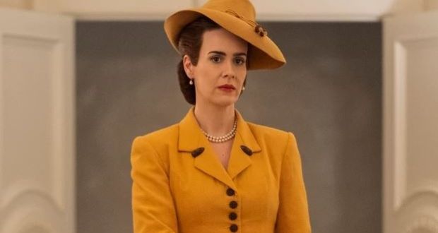 Sarah Paulson compellingly plays malevolent Mildred as a brittle sociopath.