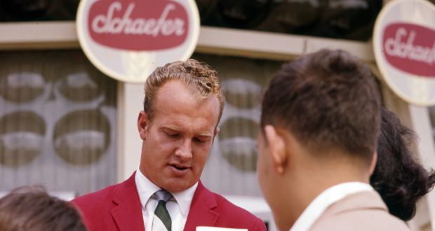 Paul Hornung signs autographs outside the Schaefer Pavilion at the World’s Fair in Flushing Meadows Park in Queens, New York, New York, June 1965. Photo: Walter Leporati/Getty Images