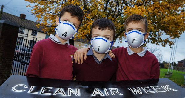 Students  take part in a ‘no idling’ campaign as part of Clean Air Week 2019