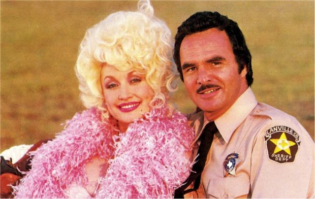 Dolly Parton and Burt reynolds in The Best Little Whorehouse in Texas