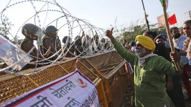 Indian farmers march on Delhi in protest against agriculture laws