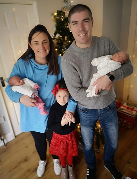 Stephanie and Shane Wakefield with twins Bonnie and Ava, and Holly (6)