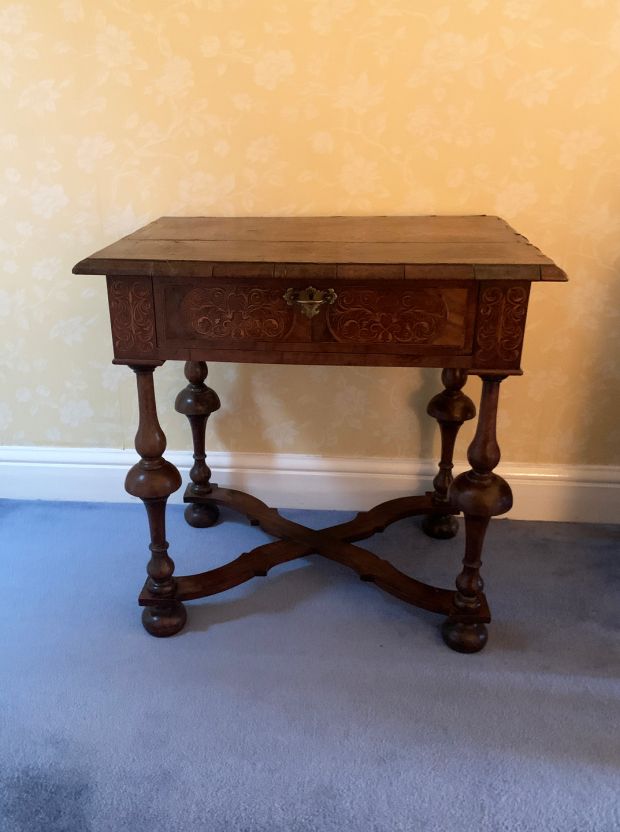 Lot 81: Late 17th-century walnut side table €800-€1,200