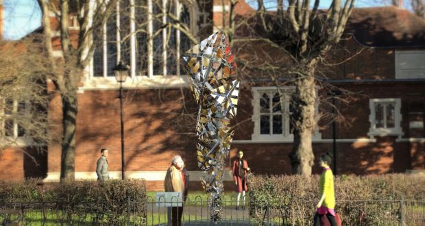 Enwrought Light by Conrad Shawcross RA, which will honour the Nobel Prize-winning Irish poet just yards from his London childhood home, by the path he walked daily to school, at the gateway to Bedford Park, Chiswick’s 19th-century Bohemian/Utopian artist’s colony.