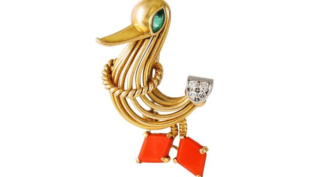 Fancy Cartier duck brooch in 18K gold, with an emerald eye, a diamond detail and coral feet.  (4,000 to 5,000 €), O'Reilly's