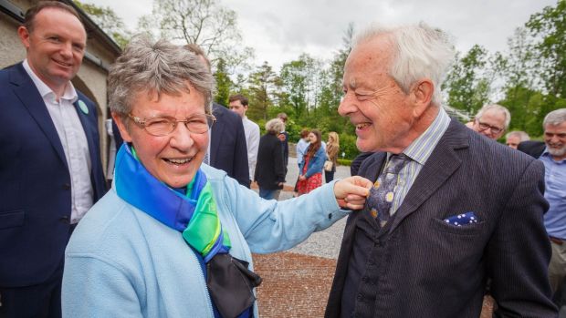 Dame Jocelyn Bell Burnell admires Lord Rosse’s tie inspired by Van Gogh’s Starry Night at Birr in 2019.