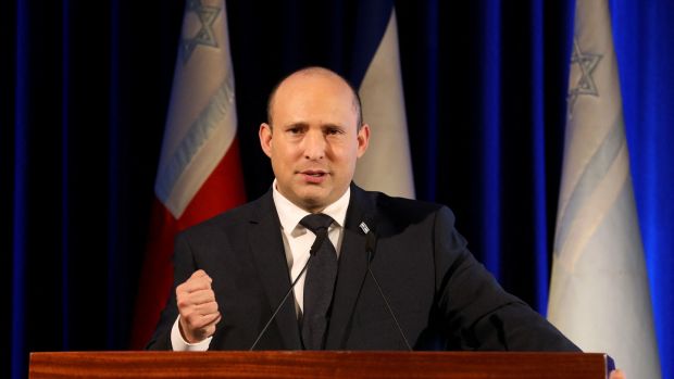 Le Premier ministre israélien Naftali Bennett a défendu la réintroduction du suivi controversé.  Photographie : Gil Cohen-Magen/AFP via Getty Images