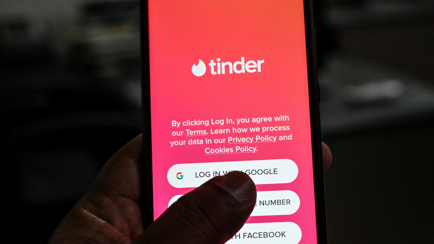 Popular dating apps near The Bronx USA