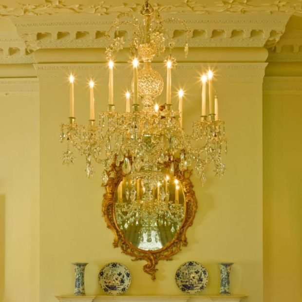 Late Georgian cut-glass 12-light chandelier believed to be Irish, £15,000-£25,000, Sotheby’s
