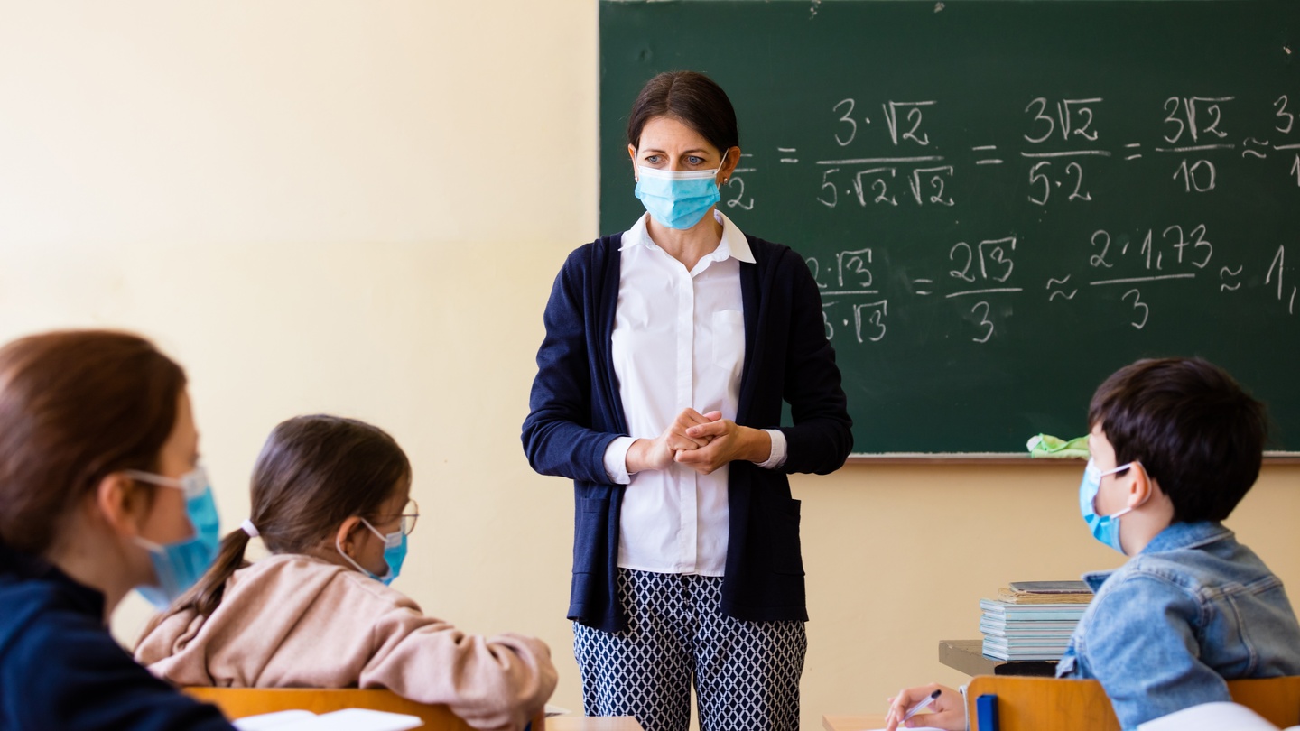 Teachers to be supplied with medical-grade face masks thumbnail