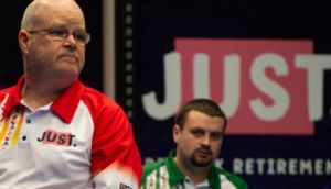 Les ‘Razor’ Gillett: after losing four previous  World singles semi-finals,  he  finally prevailed, the crowd roaring “I’ll be riding shotgun underneath the hot sun” in celebration.
